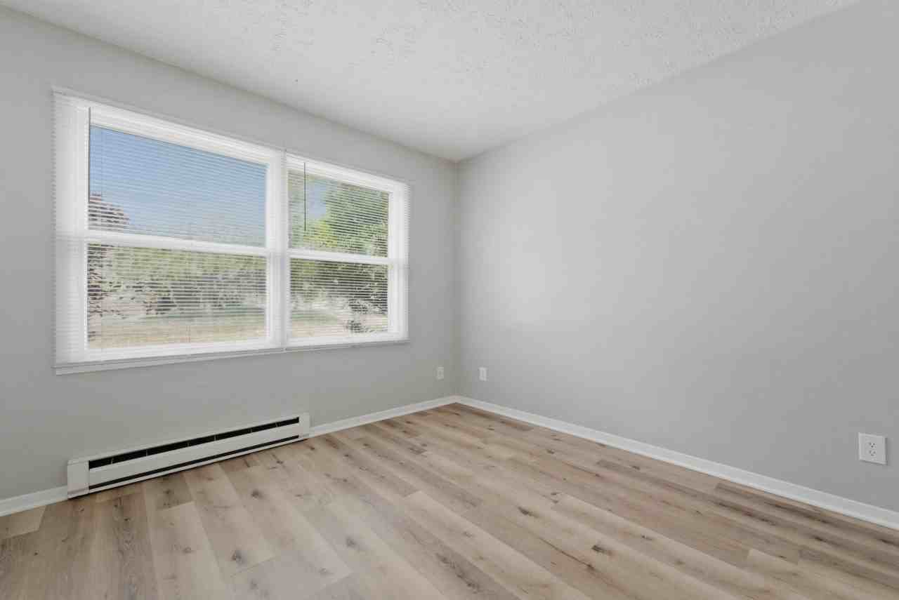 190 Sycamore Ct #191 - Photo 3 of 10