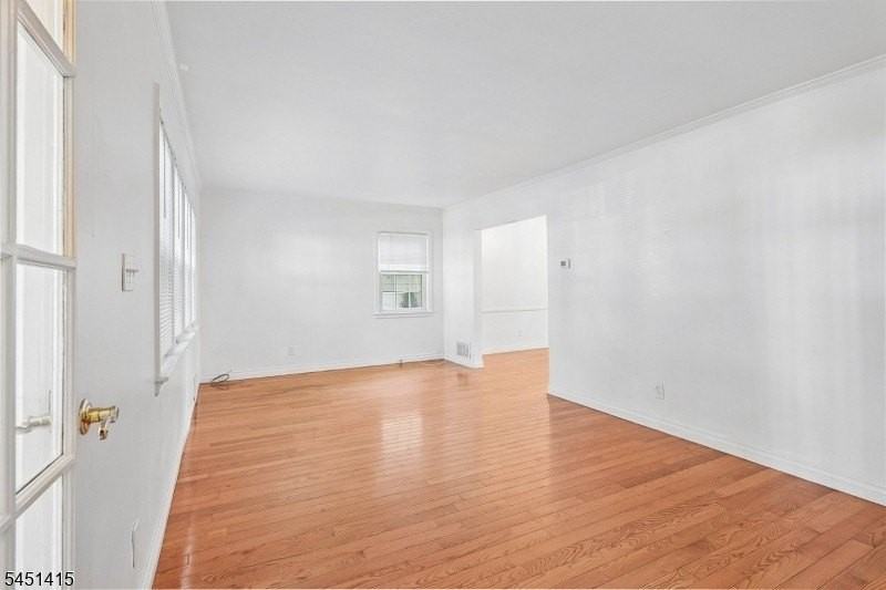 32 Locust Ave - Photo 4 of 25