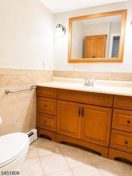 2484 Seymour Ave - Photo 6 of 15