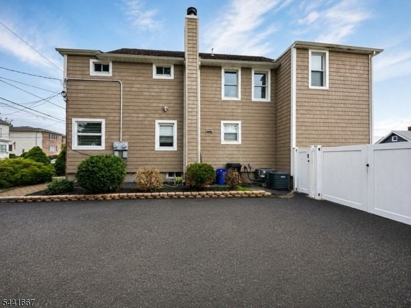 408 Forest St - Photo 4 of 24