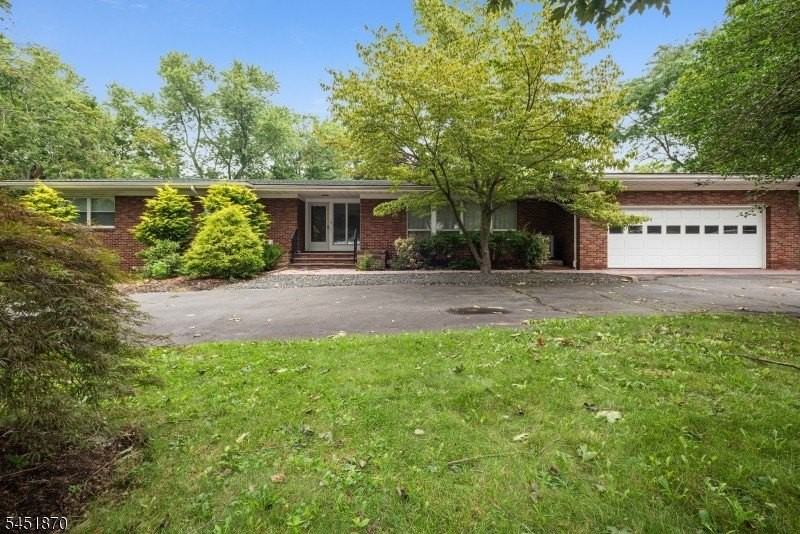 681 Easton Ave - Photo 2 of 20