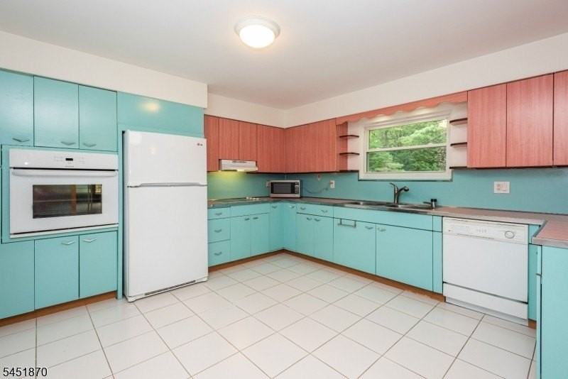 681 Easton Ave - Photo 6 of 20
