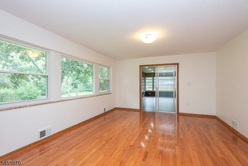 681 Easton Ave - Photo 7 of 20