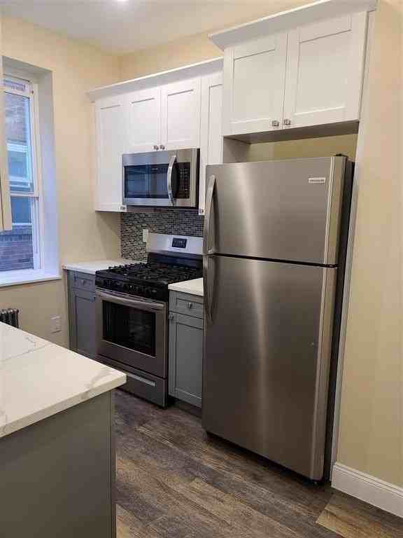 289 Day Ave #C4 - Photo 2 of 7