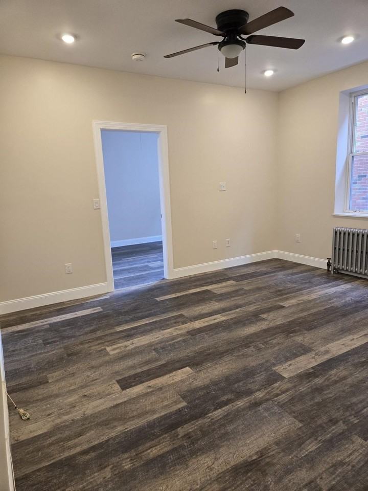 289 Day Ave #C4 - Photo 3 of 7