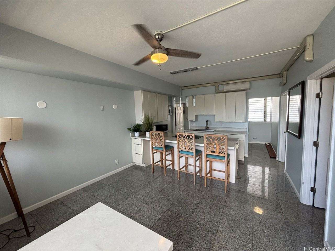 931 University Ave #304 - Photo 4 of 10