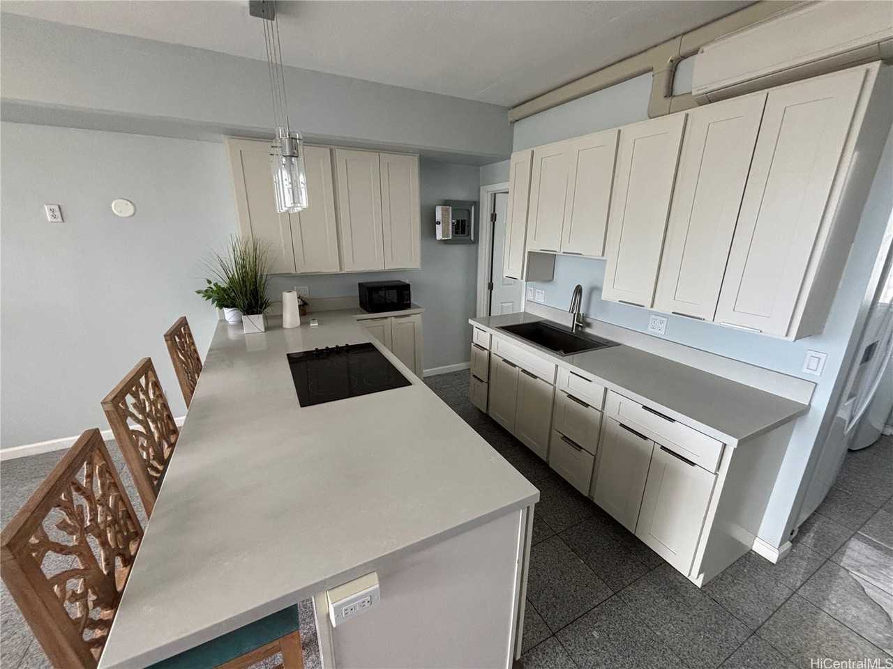 931 University Ave #304 - Photo 6 of 10