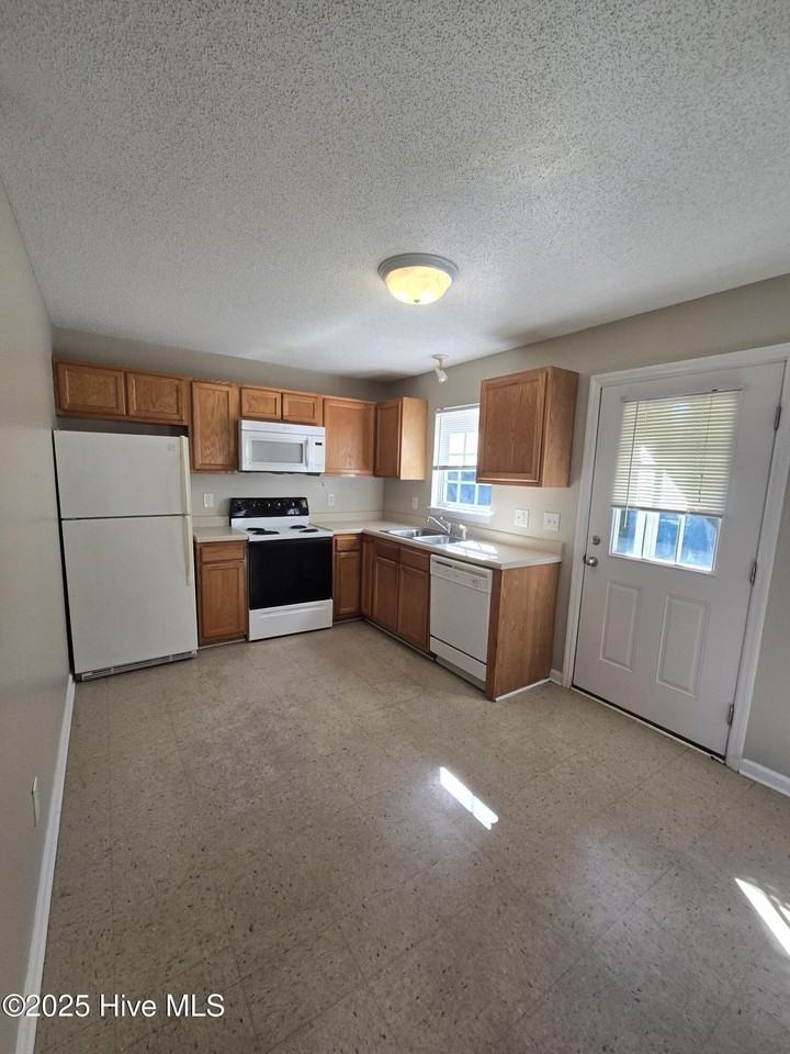 1300 Hammock Ln #1 - Photo 5 of 14