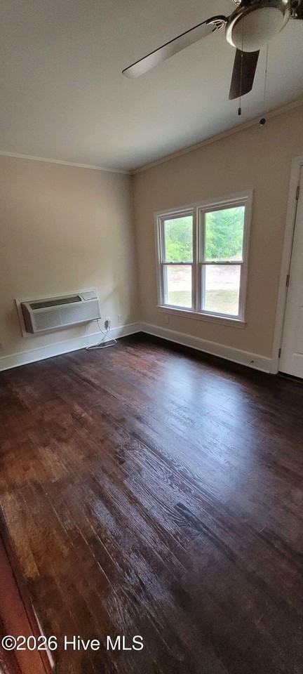 134 Zachmann St - Photo 4 of 8