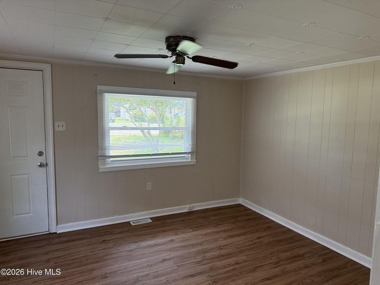 2306 Bay St - Photo 2 of 11