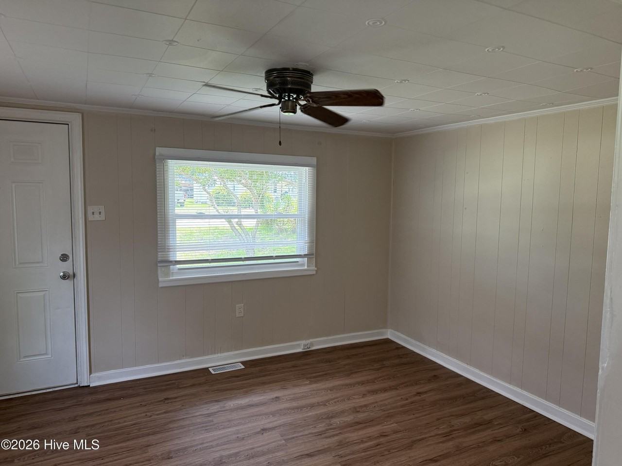 2306 Bay St - Photo 3 of 11