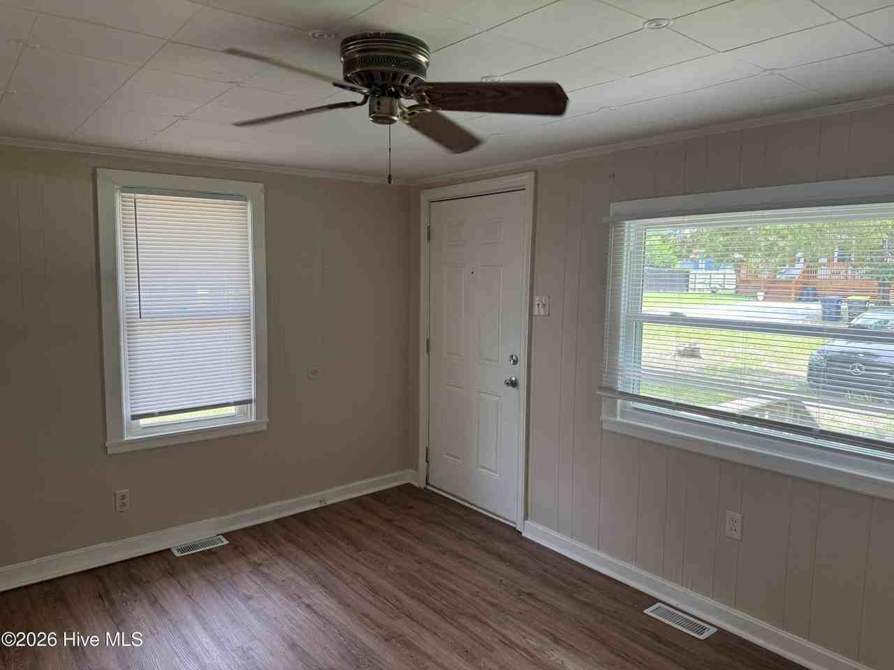 2306 Bay St - Photo 4 of 11
