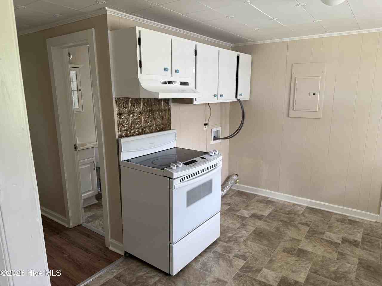 2306 Bay St - Photo 5 of 11