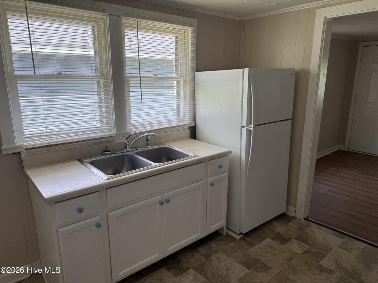 2306 Bay St - Photo 6 of 11