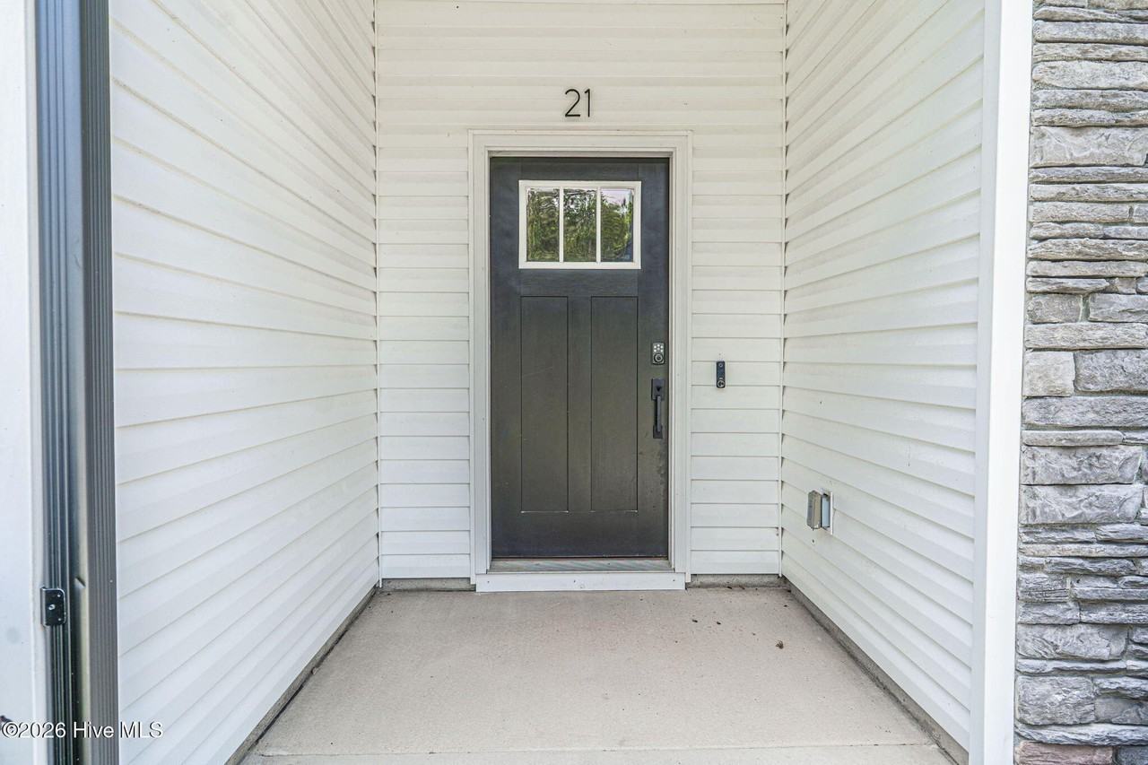 21 Solomon Dr - Photo 2 of 30