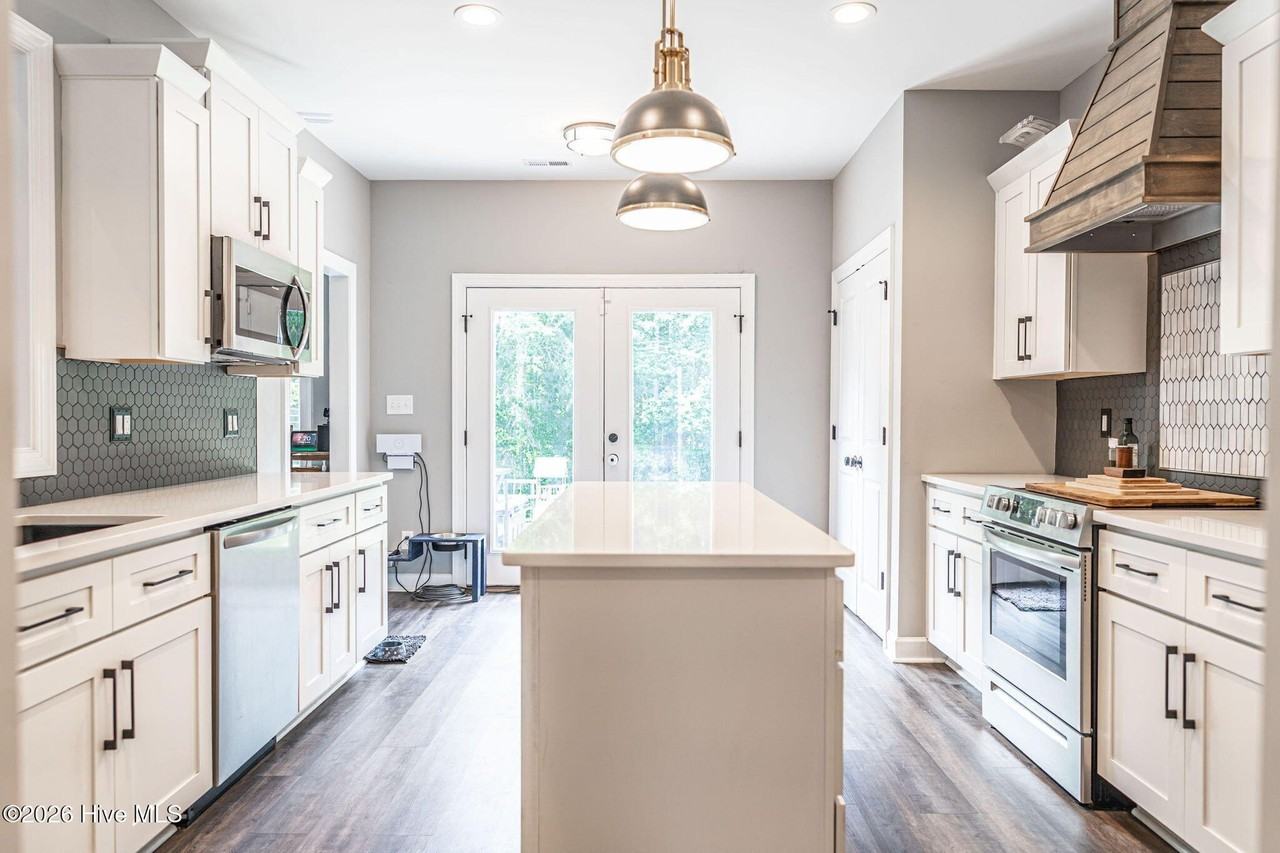21 Solomon Dr - Photo 5 of 30