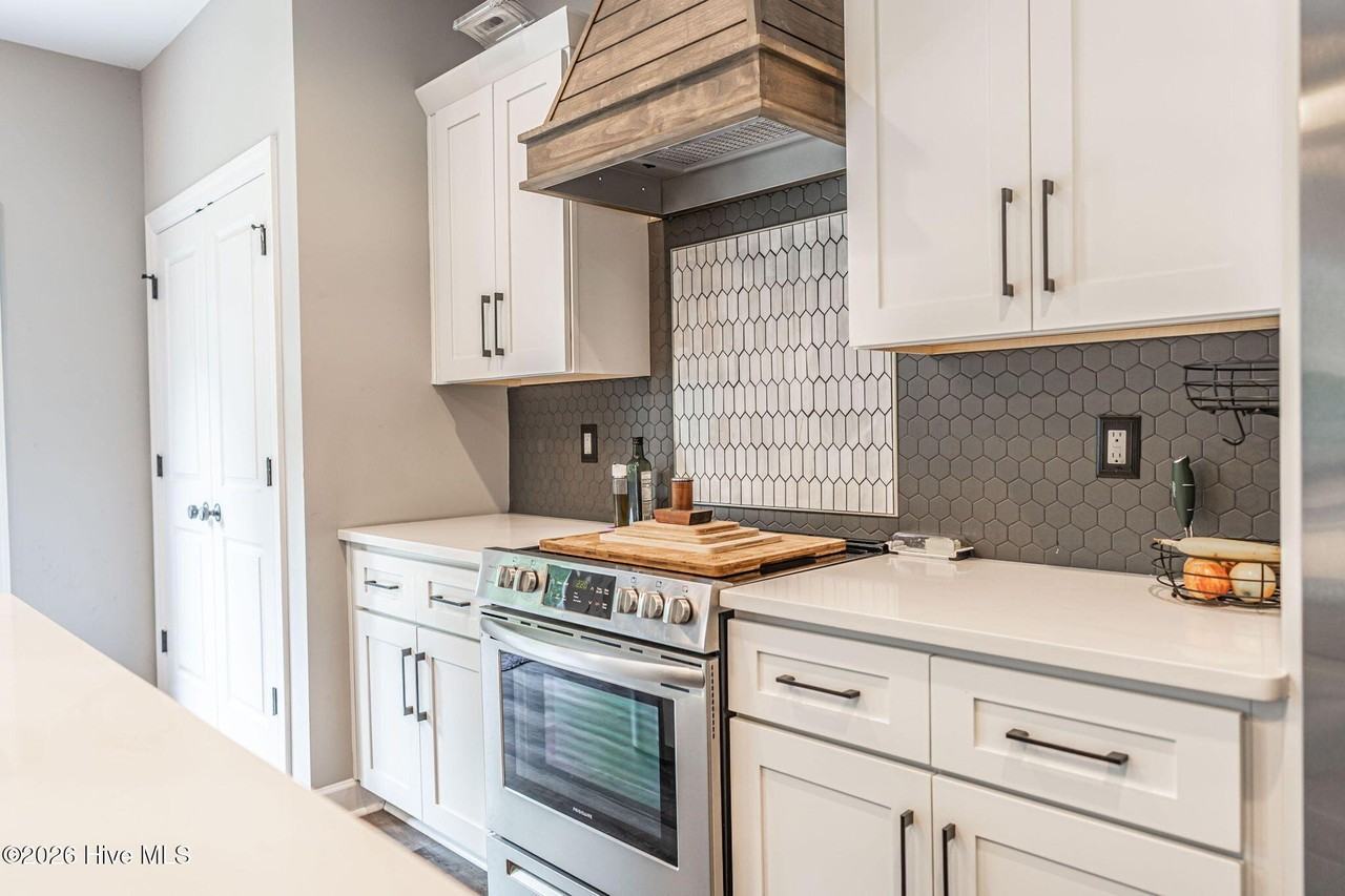 21 Solomon Dr - Photo 6 of 30