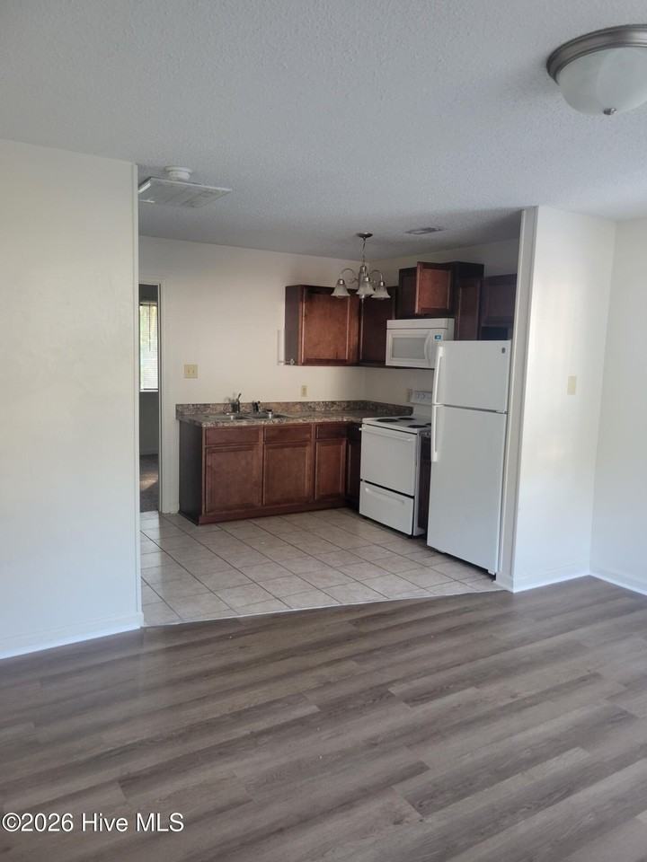122 Easy St #122 - Photo 4 of 11