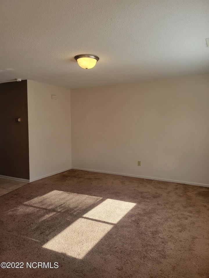 1933 Countrywood Blvd - Photo 2 of 8