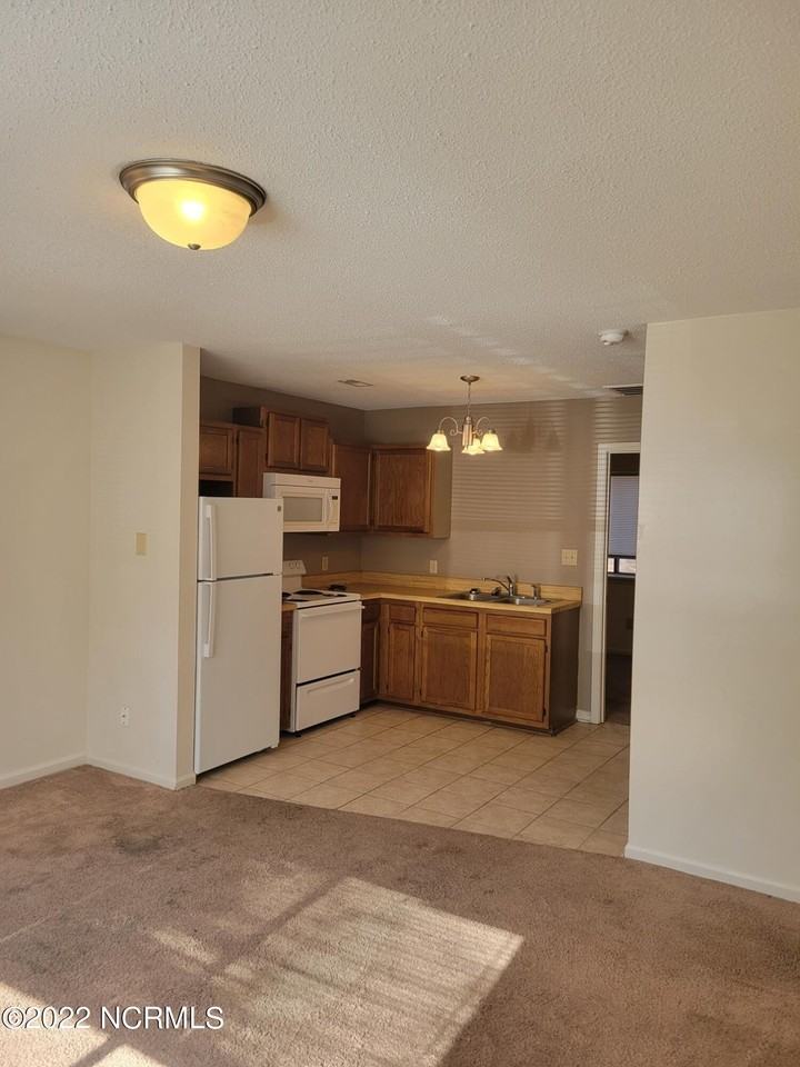 1933 Countrywood Blvd - Photo 3 of 8