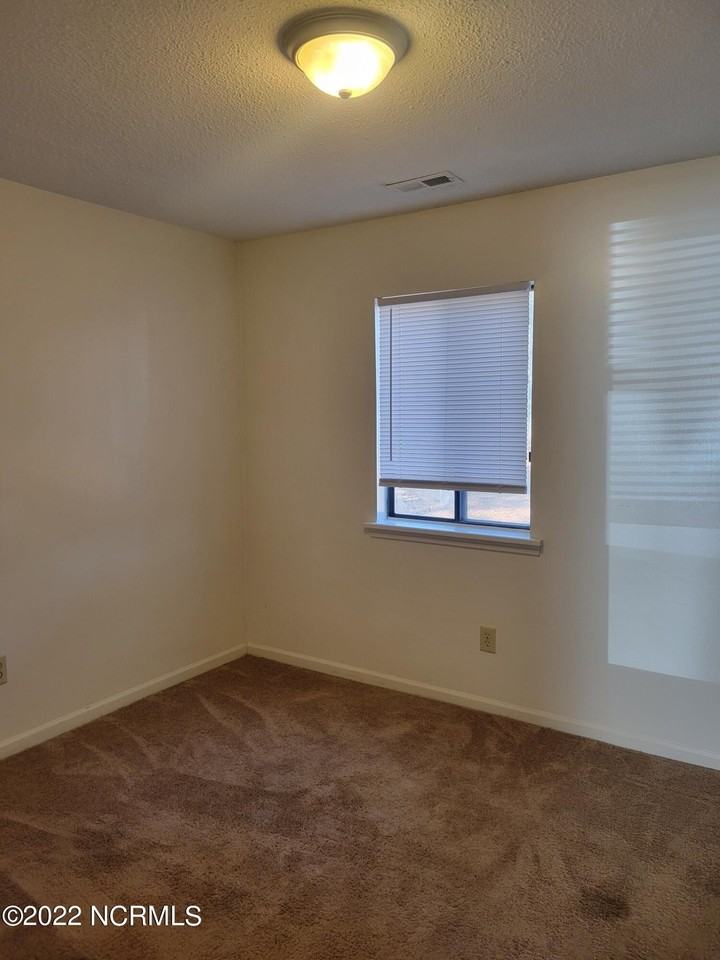 1933 Countrywood Blvd - Photo 7 of 8