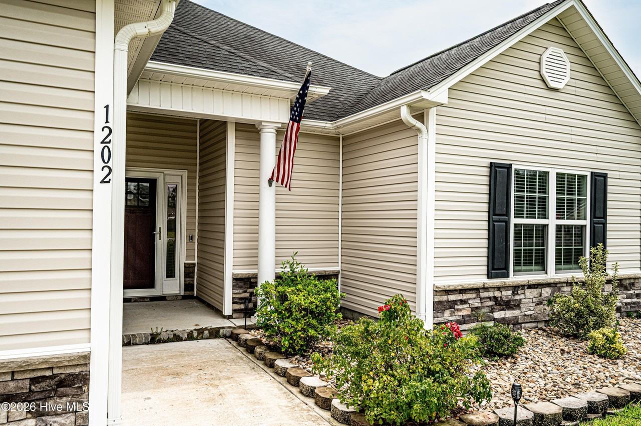 1202 Skipjack Ct - Photo 4 of 31