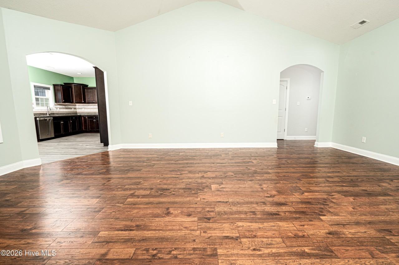 1202 Skipjack Ct - Photo 6 of 31