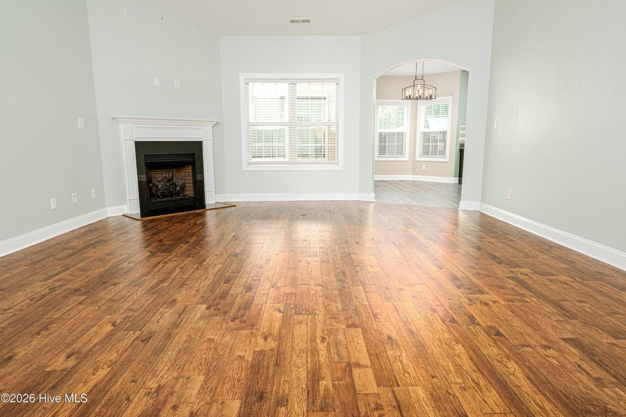 1202 Skipjack Ct - Photo 7 of 31