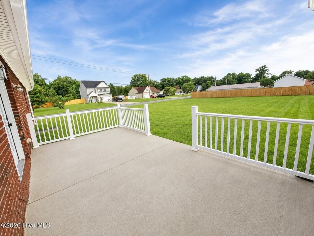 112 Wilda Dr - Photo 3 of 13