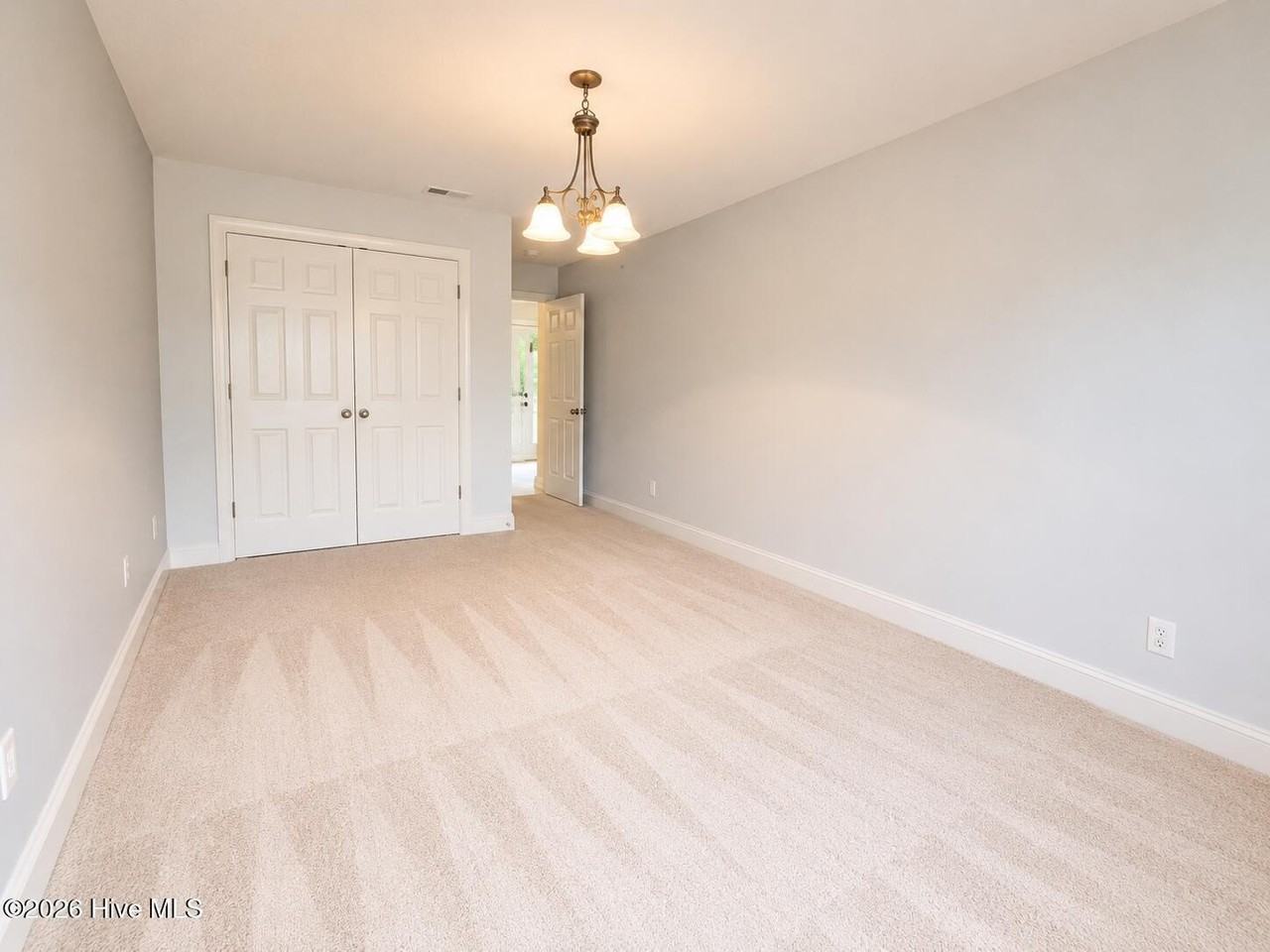 112 Wilda Dr - Photo 4 of 13
