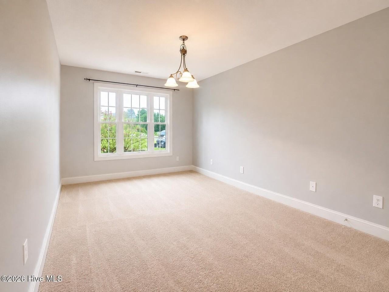 112 Wilda Dr - Photo 5 of 13