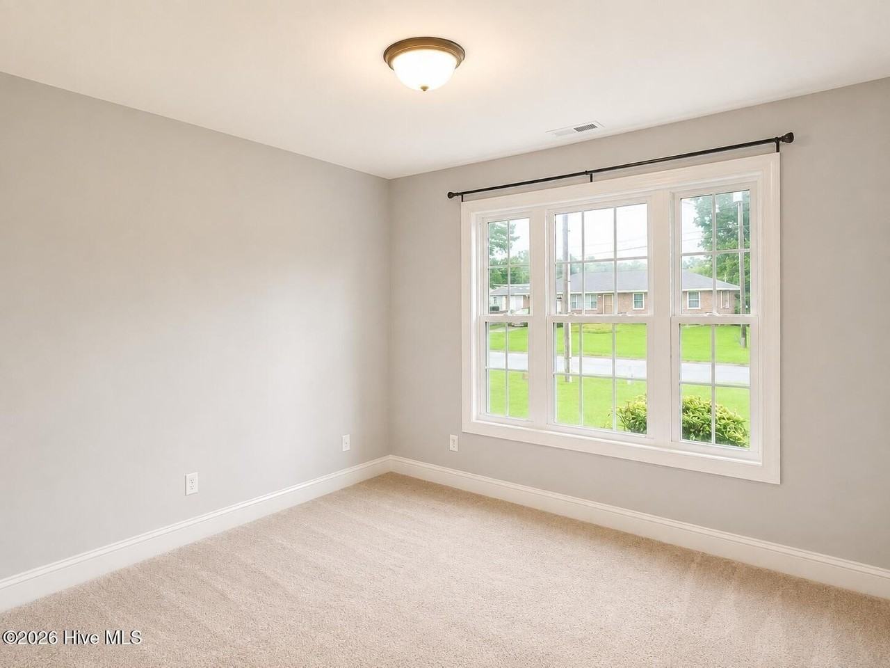 112 Wilda Dr - Photo 7 of 13