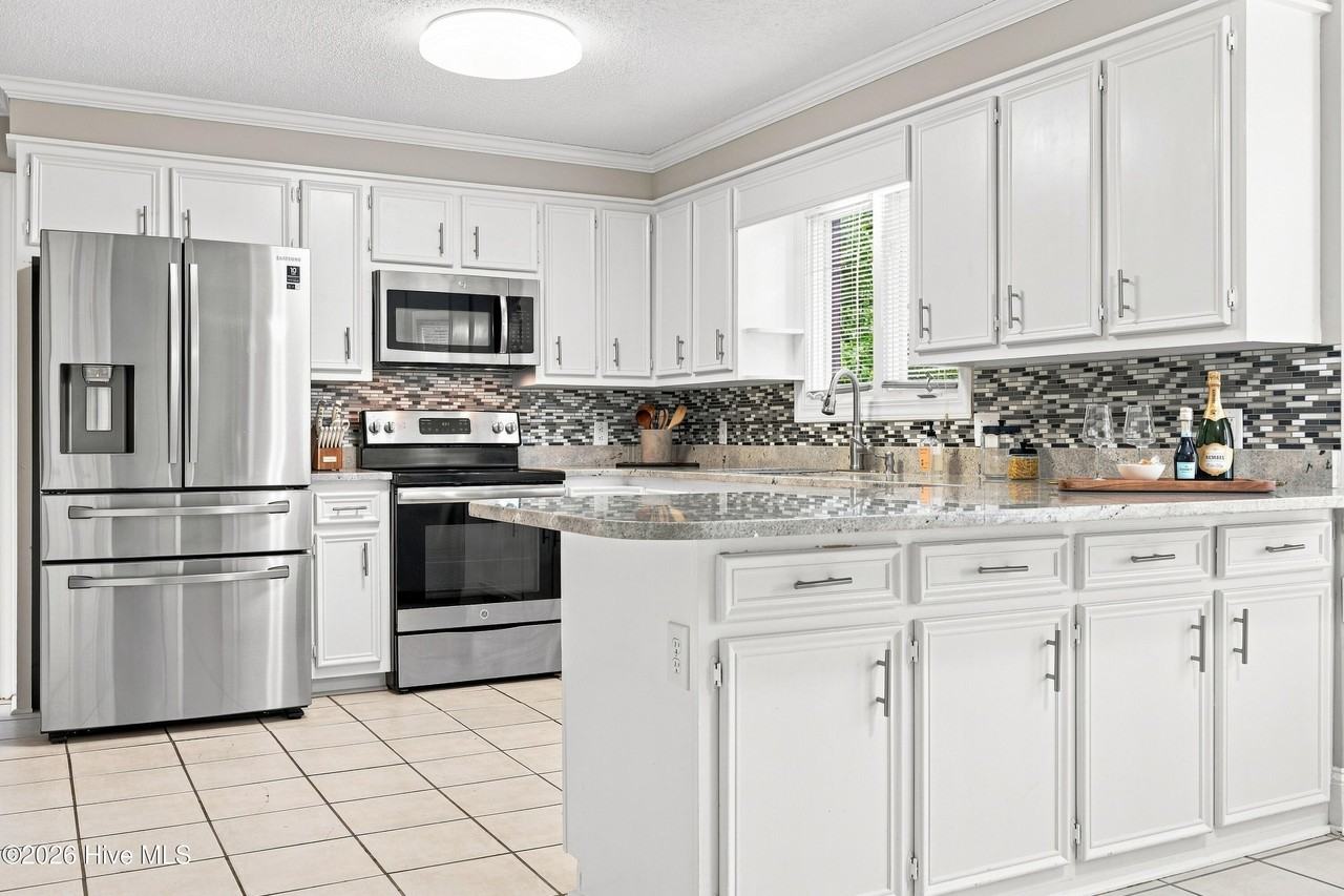 1707 Paramore Dr - Photo 3 of 35