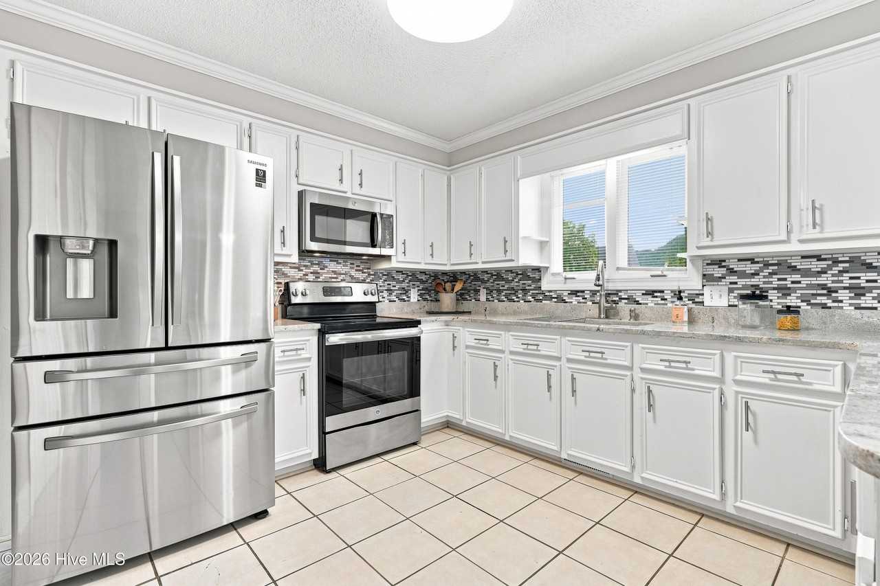 1707 Paramore Dr - Photo 4 of 35