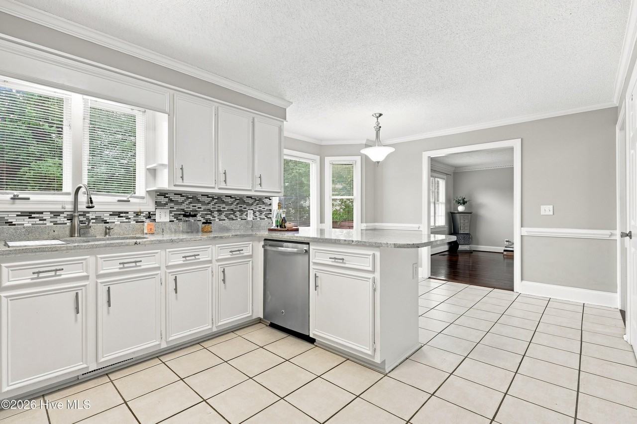 1707 Paramore Dr - Photo 6 of 35