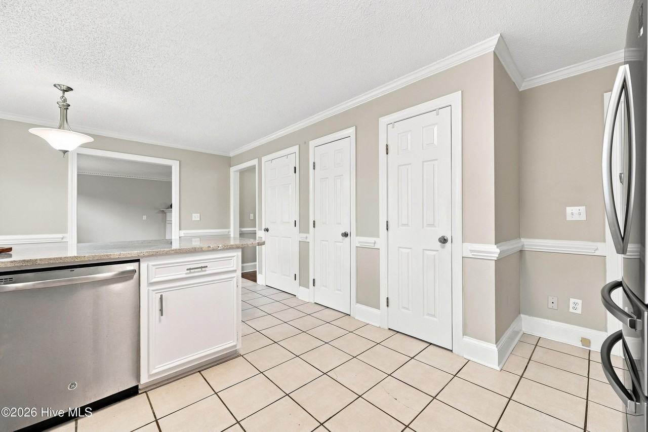 1707 Paramore Dr - Photo 7 of 35
