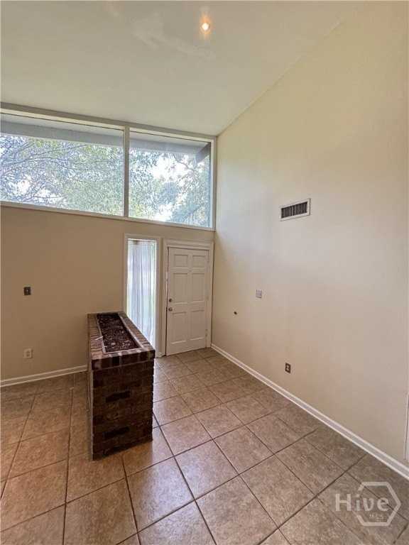 319 Windsor Rd - Photo 3 of 30