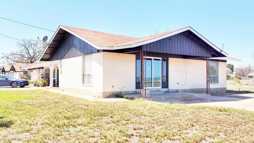 126 Lake Breeze Dr - Photo 3 of 20