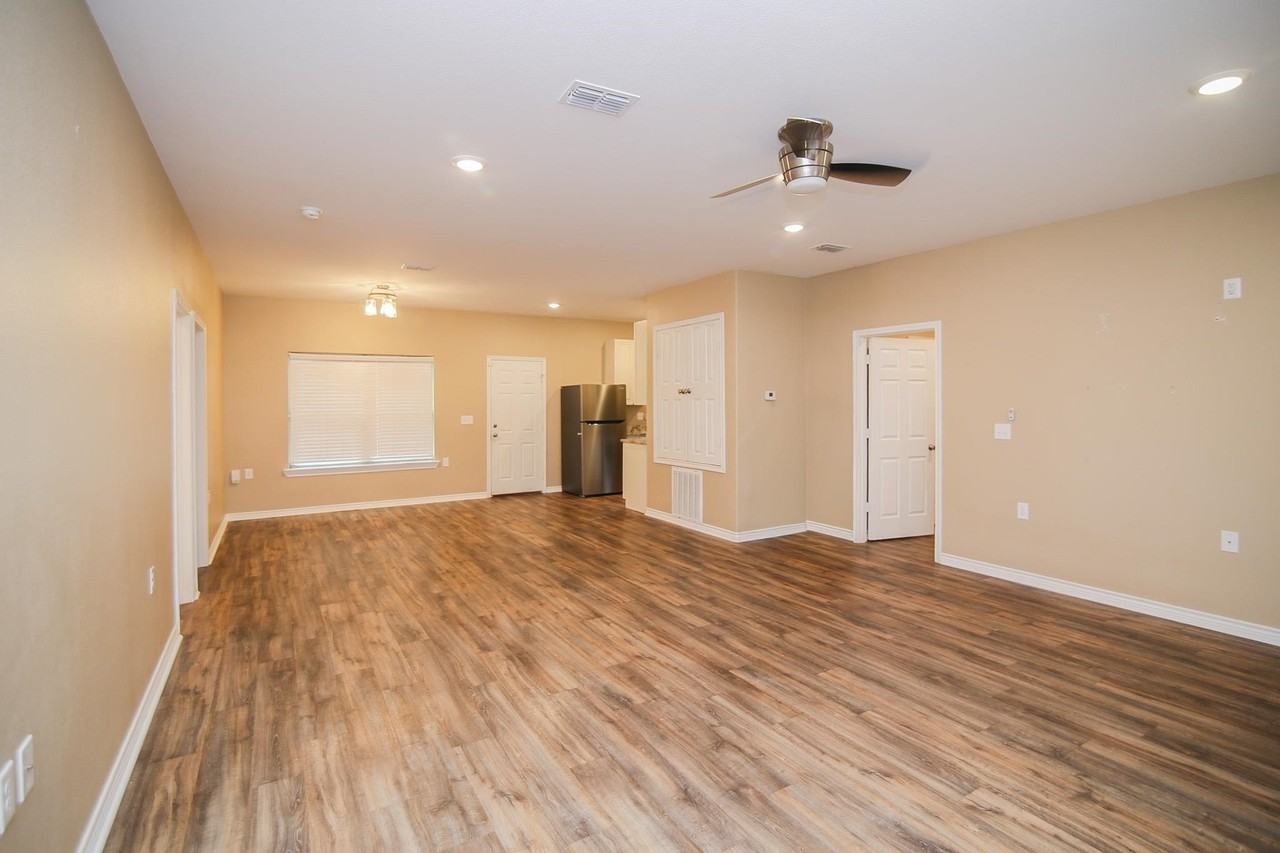 411 Johnson St - Photo 2 of 23