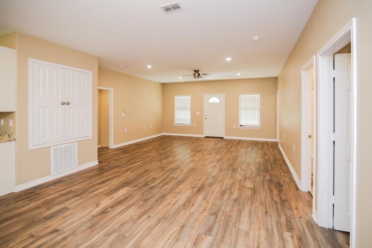 411 Johnson St - Photo 3 of 23