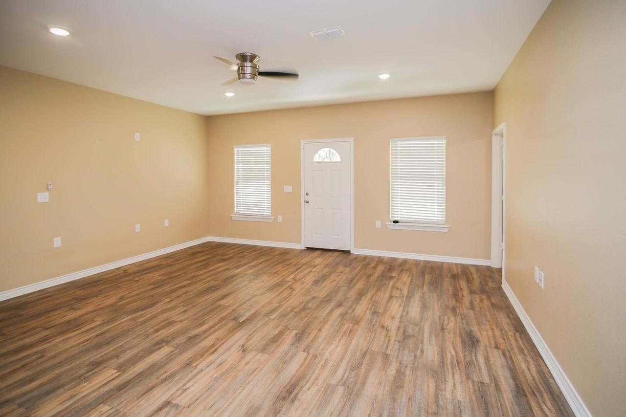 411 Johnson St - Photo 4 of 23