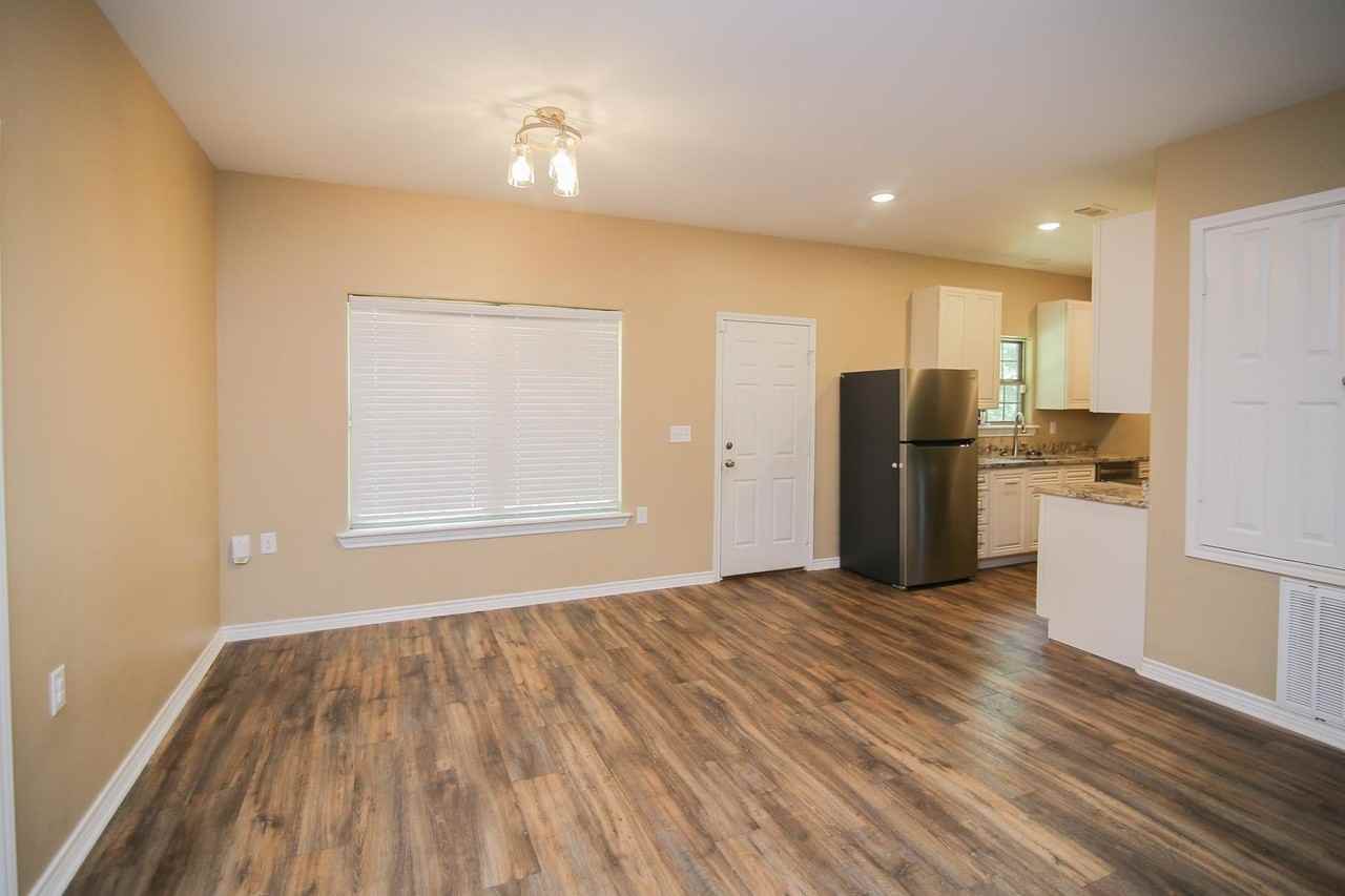 411 Johnson St - Photo 5 of 23
