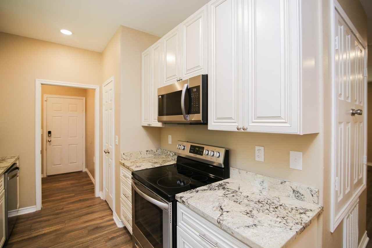411 Johnson St - Photo 7 of 23
