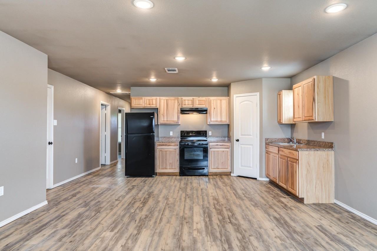 2201 E Main St - Photo 4 of 20