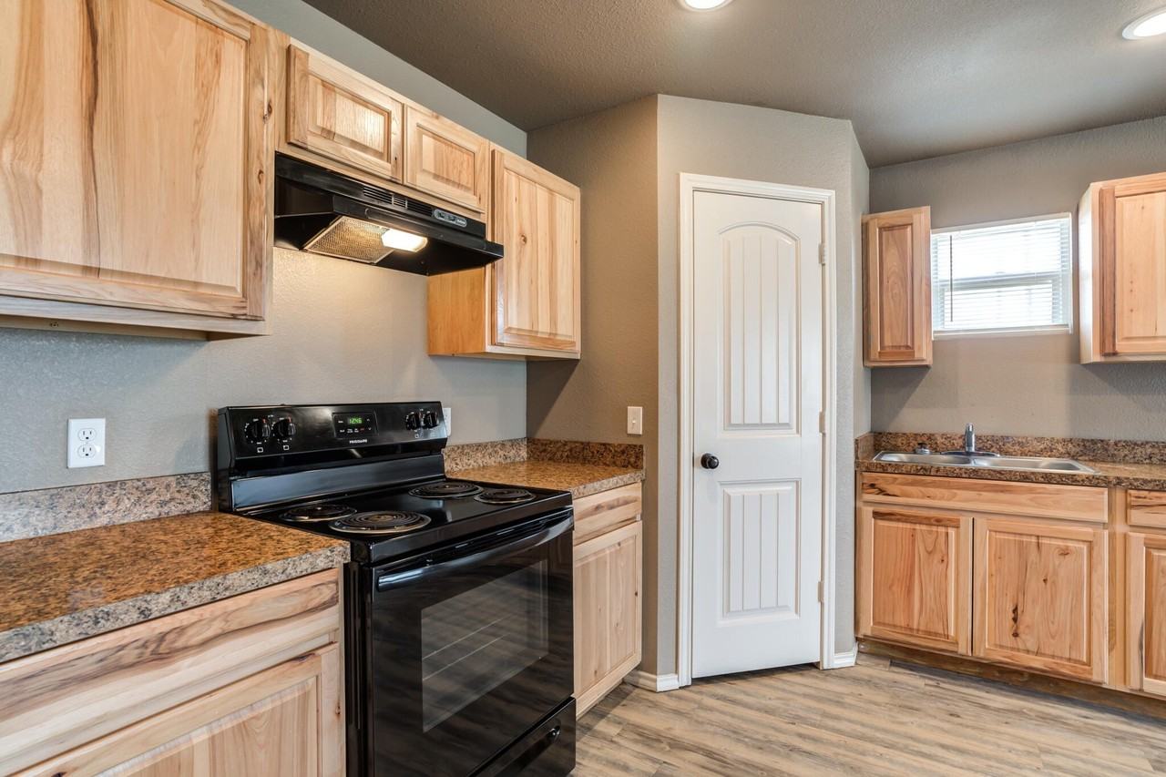 2201 E Main St - Photo 5 of 20