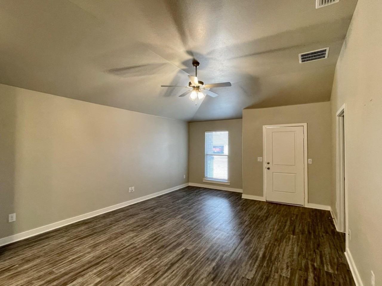 13706 Avenue R - Photo 3 of 17