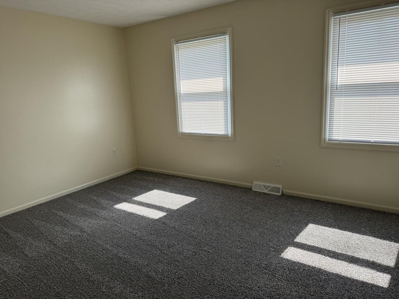 212 Calumet Dr #2 - Photo 7 of 9