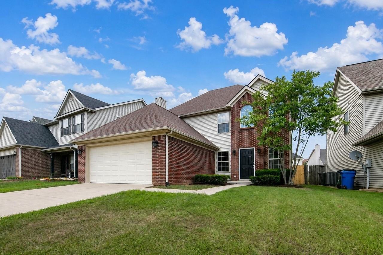 565 Wellington Gardens Dr - Photo 2 of 24
