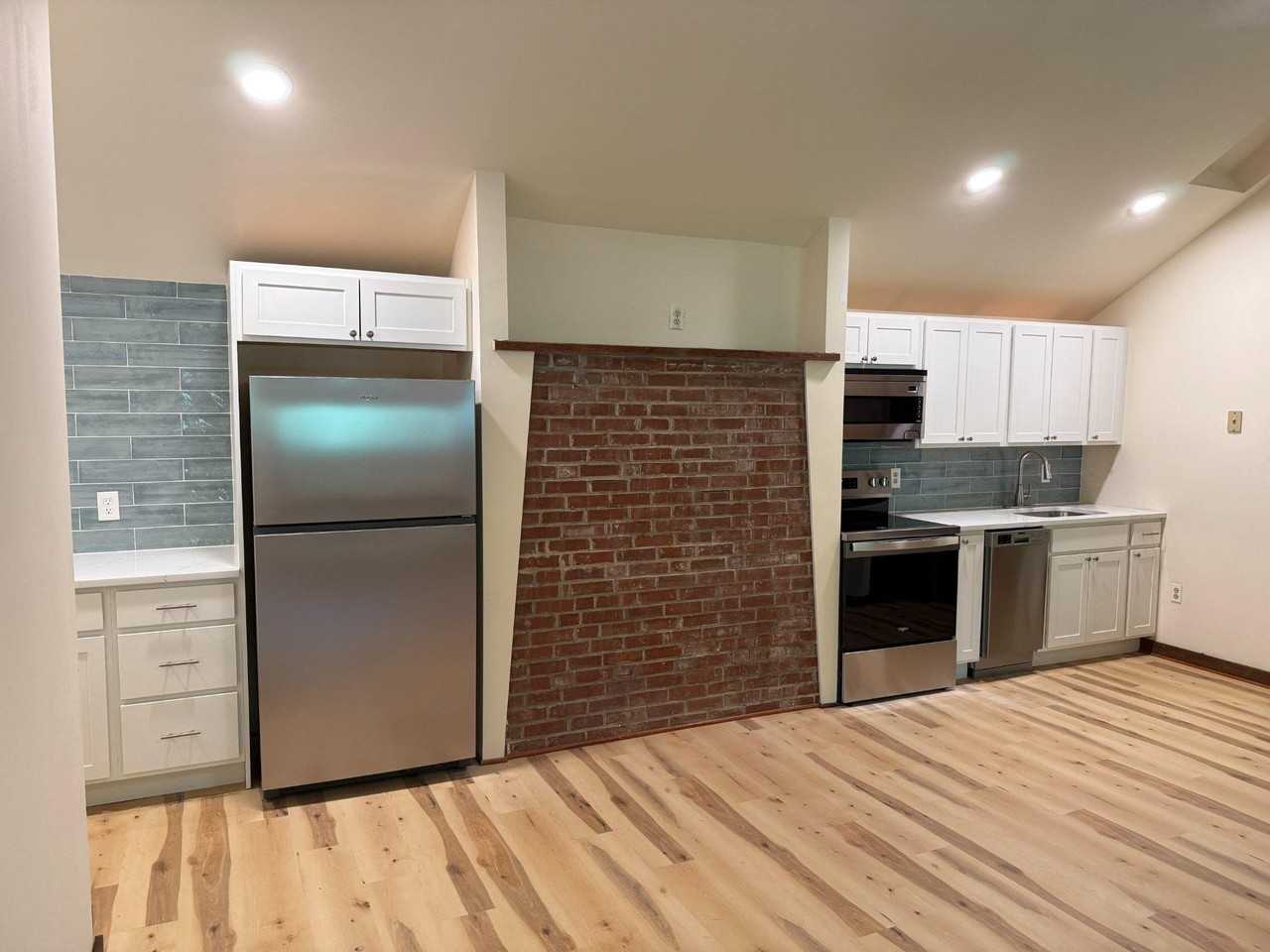 1600 Sunset Ln - Photo 4 of 19