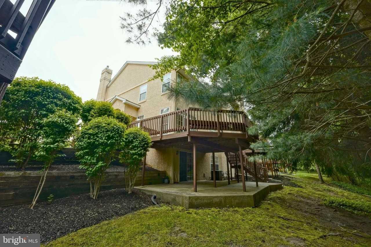 16 Buckingham Pl - Photo 4 of 50